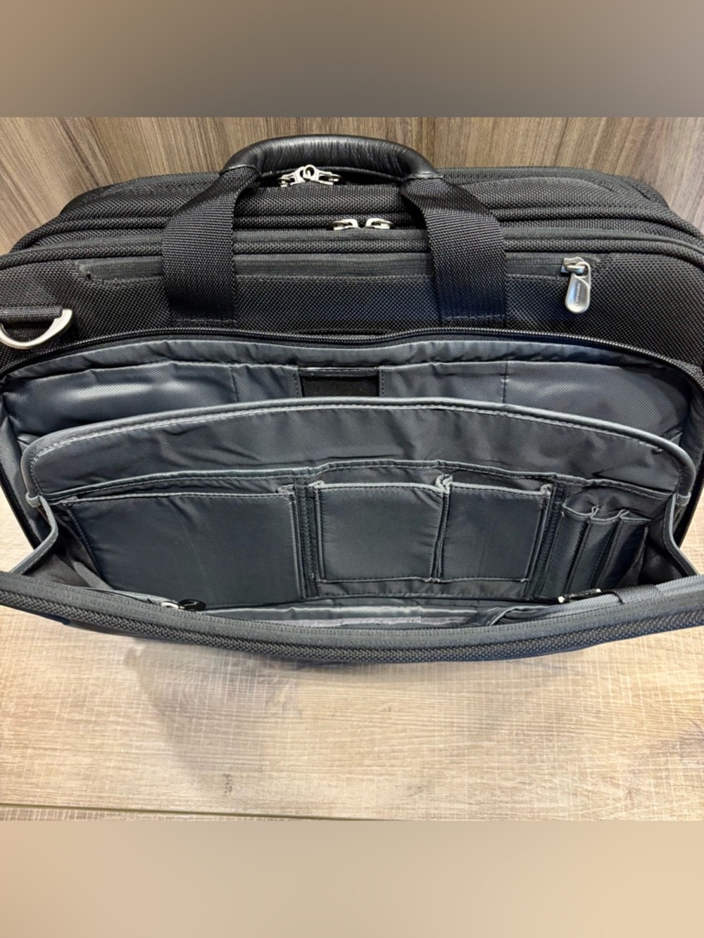 Briggs & Riley Large Travel Brief - Picture 9 of 13